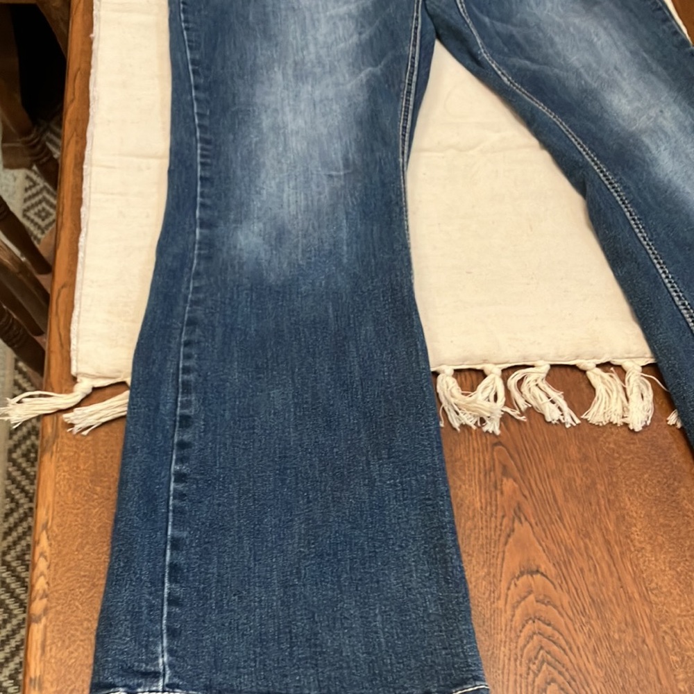 Love Nation women jeans 14P, embroidered w/bling. 5pocket, zipfly, flare leg. - Picture 6 of 7